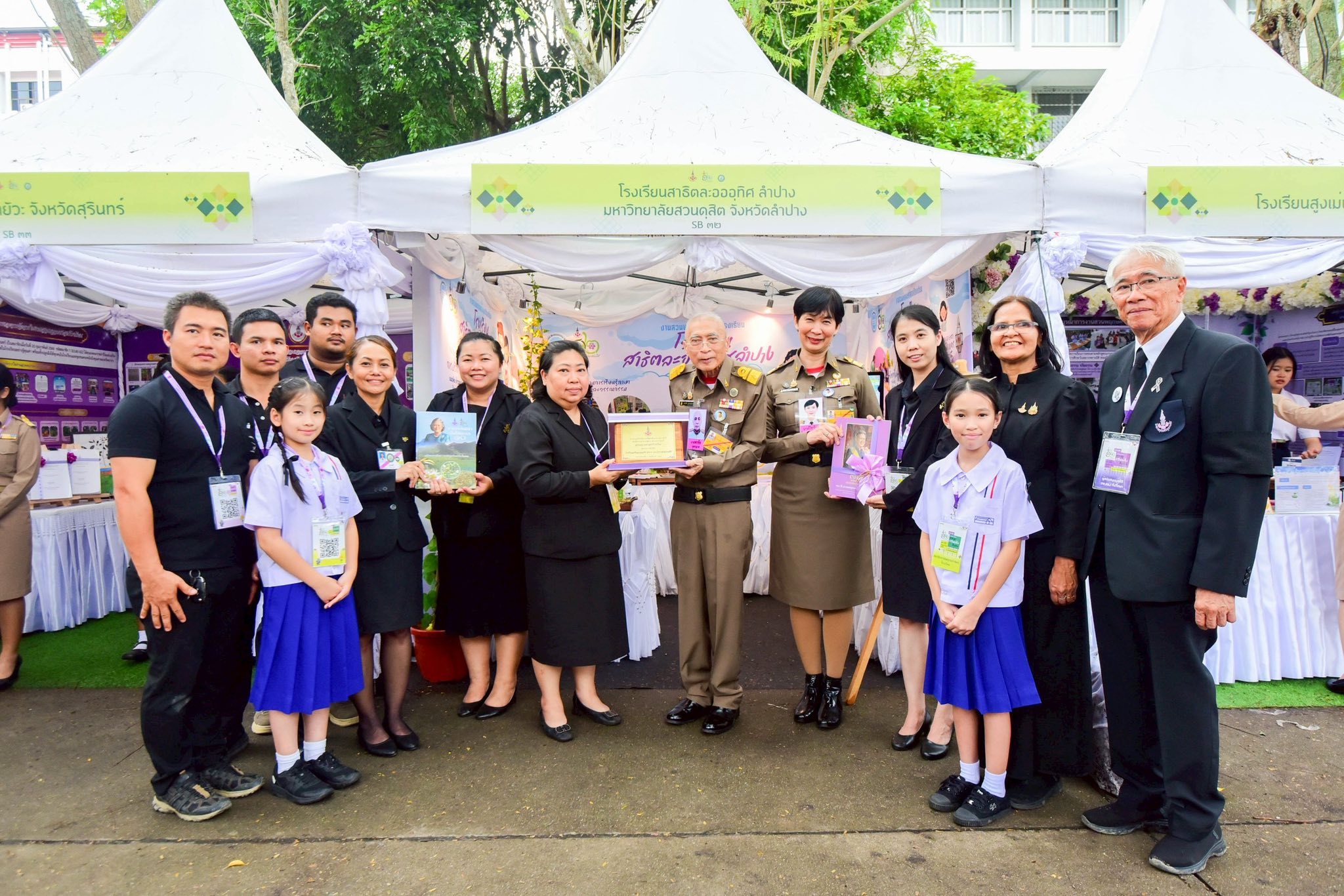 โรงเรียนสาธิตละอออุทิศ ลำปาง มหาวิทยาลัยสวนดุสิต เข้าร่วมจัดนิทรรศการ